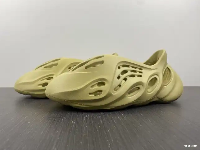 Foam Adidas GV6775 RNNR Yeezy Sulfur 0512